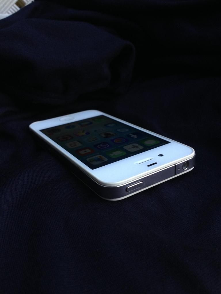 Bán IP4 white 16gb QT 97% giá bèo