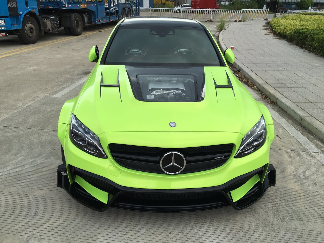 Mercedes c63 AMG спереди