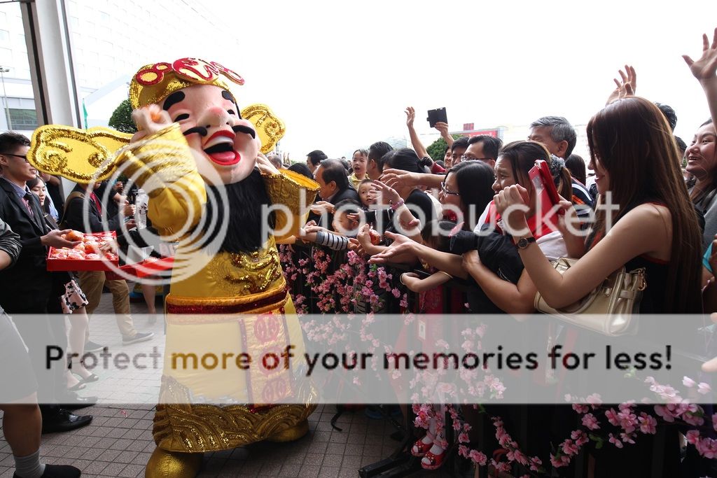  photo Photo 3 - Choy San Yeh brings cheers by throwing mandarin oranges to guest_zpszmnineps.jpg